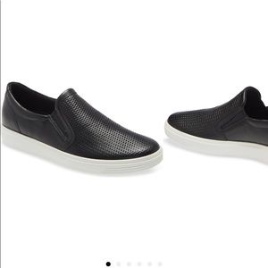 Ecco Soft Classic Slip On Sneaker Size 7-7.5